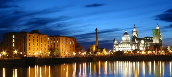 Albert Dock at night Liverpool By Arthurv (English Wikipedia)