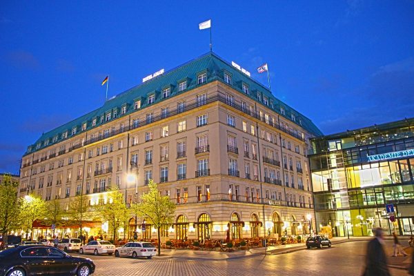 Hotel Adlon Kempinski Berlin © moerschy / Pixabay